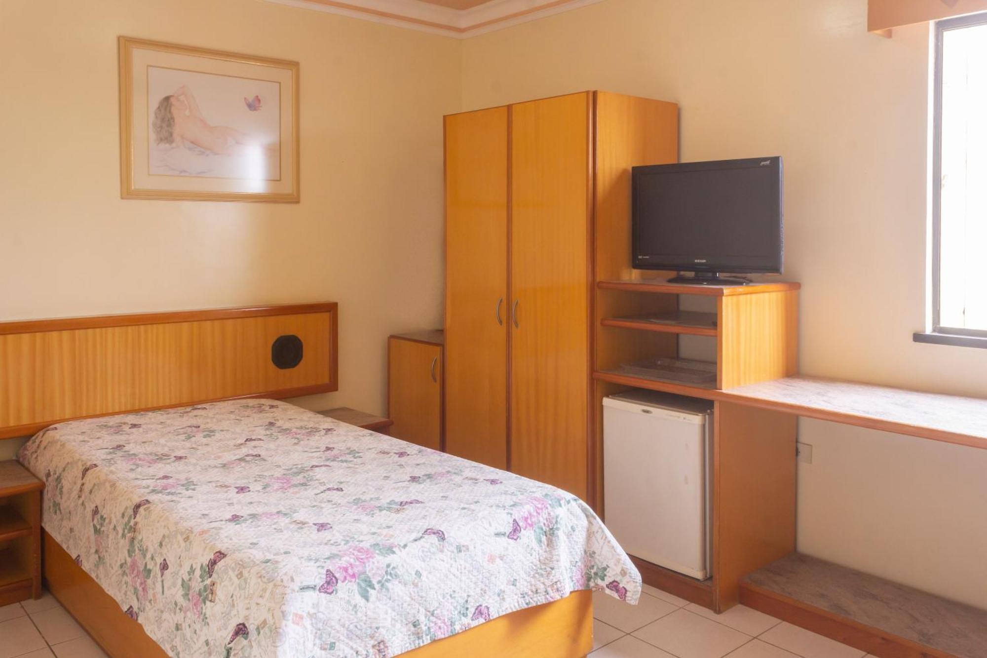 Oyo Real Palace Hotel, 3*